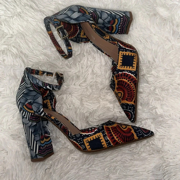 Gianni Bini 6.5 Bronlynn Ankle Strap Chunky Heel Jewel Tones Folk Art Design New - Picture 2 of 10